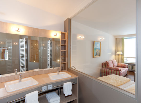Badezimmer Doppelzimmer Life Style Seeseite Seehotel Wiesler
