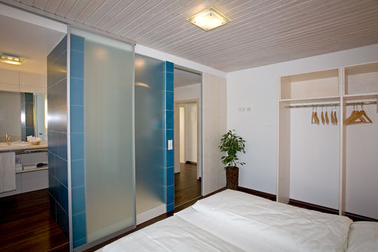 Schlafzimmer im Lofthaus im Seehotel Wiesler am Titisee